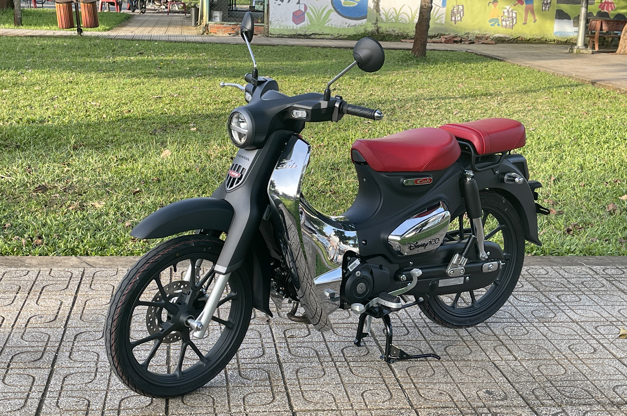 HONDA CUB DISNEY 100 LIMITEDHONDA CUB DISNEY 100 LIMITED